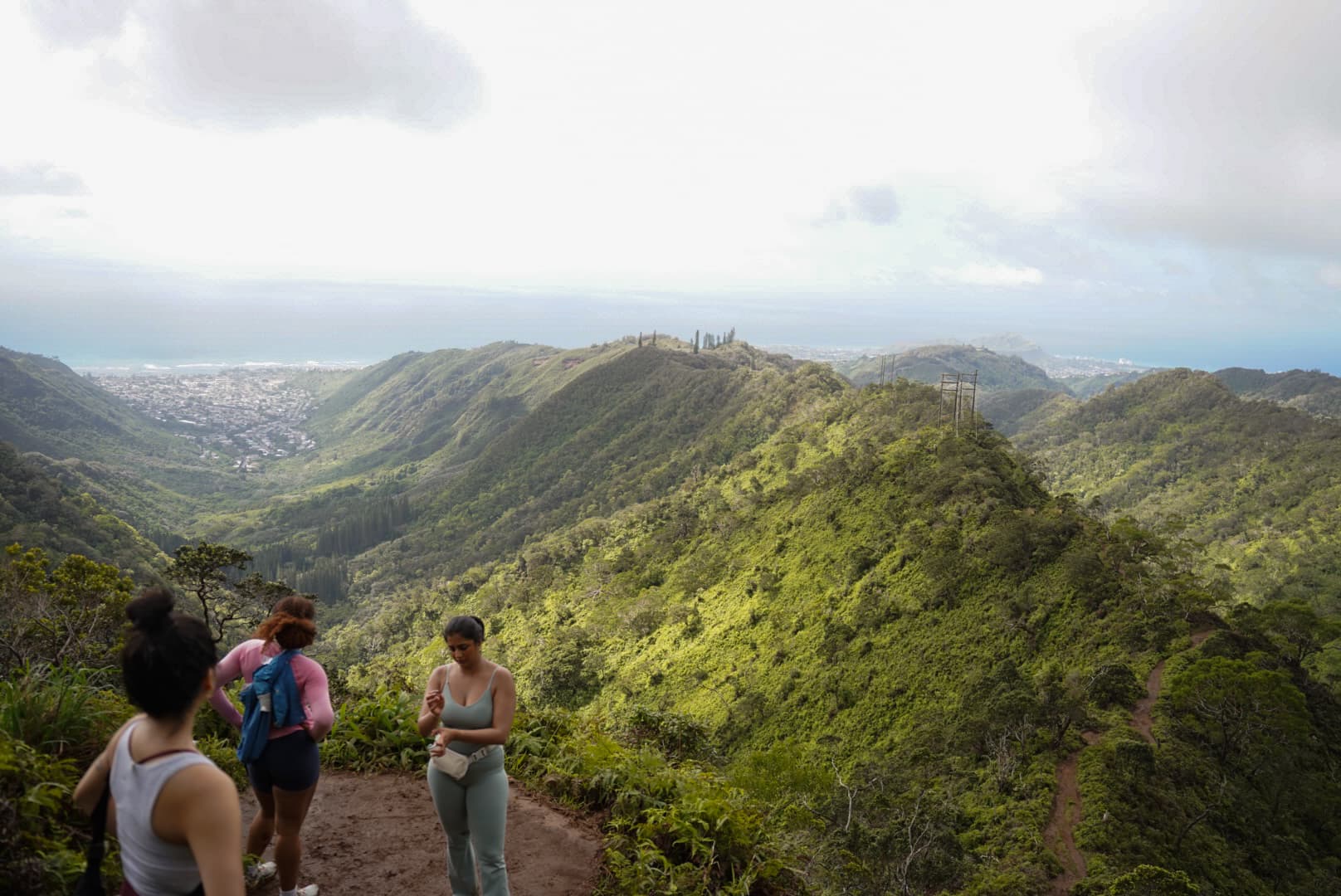 <span class="text-2xl font-bold text-white">Wiliwilinui Ridge Hike</span>